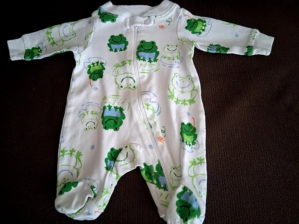 1 pc. sleeper with frogs, size preemie, nwot reborn doll accessory